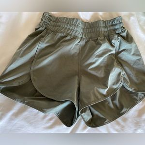 green lulu lemon size 4 shorts